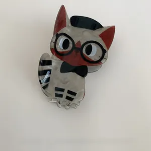 Detailed view of cute cartoon cat hair claw clip with glasses and beret design for women