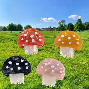 Set di quattro graziose mollette per capelli in acetato a forma di fungo colorati