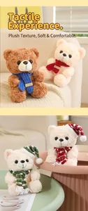 Adorabili orsetti di peluche panna e marroni con sciarpe colorate e cappelli natalizi festosi.