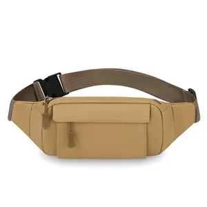 Sac banane tactique kaki pour hommes sport de plein air fitness sur fond blanc
