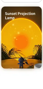 Astronaut keychain with sunset projection lamp for cozy room atmosphere.