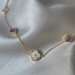 Collana vintage a quadrifoglio placcata oro 18 carati con zirconi viola e madreperla