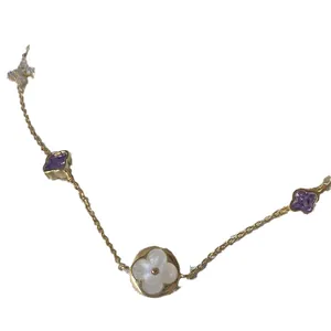 Elegante collana con pendente a quadrifoglio con zirconi viola e placcatura in oro 18K