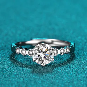 Exquisiter 1 Karat Moissanit-Ring mit hexagonalem Band aus hochwertigem 925er Sterlingsilber