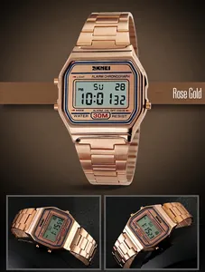 Gros plan professionnel d'une montre numérique étanche multifonctionnelle en or rose