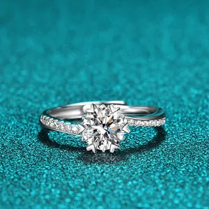 Eleganter Sterling-Silberring mit einem 1-Karat-Moissanit der Farbe D in Schneeflocken-Fassung.