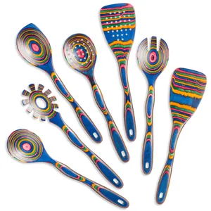 Vivace set di 7 utensili da cucina in legno arcobaleno con spatole, cucchiai e servitori