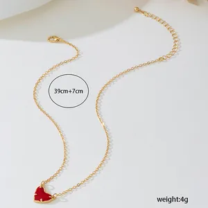 Détail du collier pendentif cœur doré montrant la longueur 39+7cm et le poids 4g