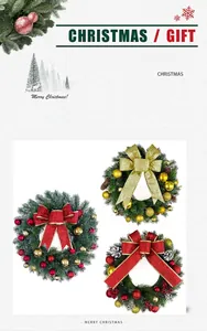 Détails de trois couronnes de Noël différentes avec des nœuds rouges et dorés