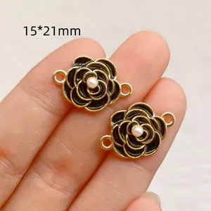 Vintage schwarze Rosen-Emaille-Anhänger mit Perlenzentrum 15x21mm DIY Schmuckzubehör