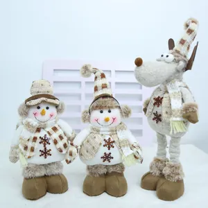 Ensemble de poupées de Noël en peluche avec deux bonhommes de neige et un renne de fête