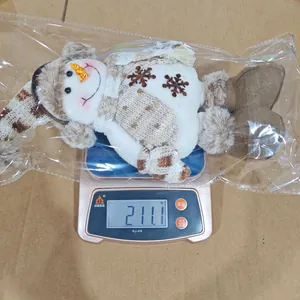 Mesure détaillée du poids d'une poupée bonhomme de neige de Noël en peluche de 211,1 g