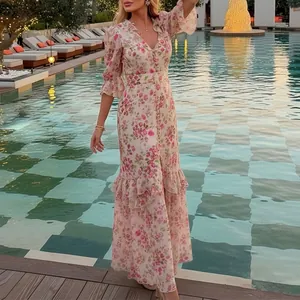 Élégante robe longue française à fleurs avec manches à volants et taille cintrée pour l'été