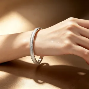 Bracciale rigido in argento 990 satinato con effetto polvere di stelle scintillante
