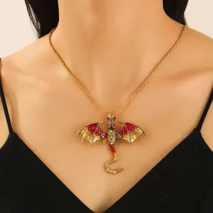 Vintage Gothic goldfarbene Drachenkette mit rot-gelben Emaille-Flügeln und Strasssteinen