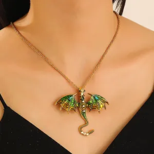 Vintage Gothic Drachen-Halskette mit grünen Emaille-Flügeln und Kristallen für Damen