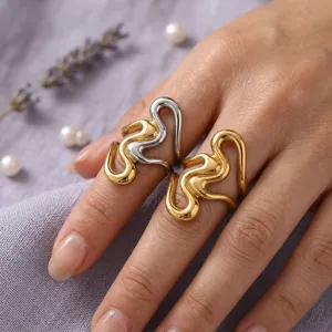 Bague Creuse Vague Design Fluide Abstrait Acier Inoxydable 304 Plaqué Or Sous Vide Bijoux Mode Hypoallergéniques Unisexe