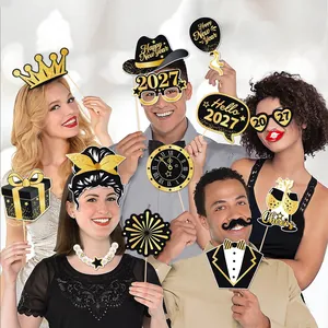 Set completo di oggetti di scena per photobooth di Capodanno 2027 in nero e oro