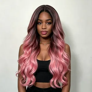 Détail d'une perruque synthétique longue et ondulée rose ombré à racines sombres