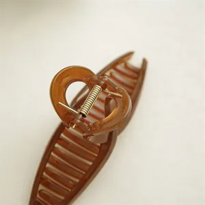 Grande pince à cheveux crabe marron ambre motif écaille pour coiffure élégante femme