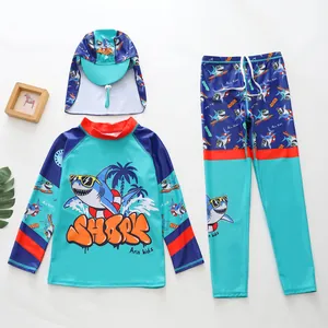 Vue détaillée d'un ensemble de maillot de bain 3 pièces à manches longues pour garçon avec requin