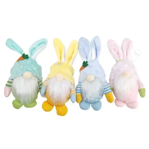 Set di 4 gnomi pasquali colorati con barba di peluche e orecchie da coniglio.