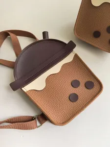 Kreativer Kinder Boba Milchtee Rucksack aus PU-Leder in Mokka-Farbe für Kleinkinder