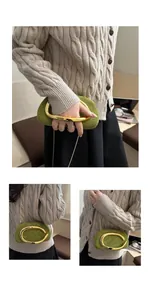 Elegante borsa a scatola in camoscio verde con manico in metallo dorato e catena