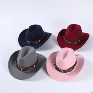 Lot de chapeaux de cowboy en feutre de quatre couleurs avec têtes de taureau argentées