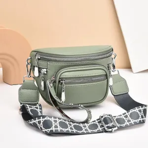 Elegante borsa a tracolla verde salvia con tasche a zip e tracolla larga a motivi