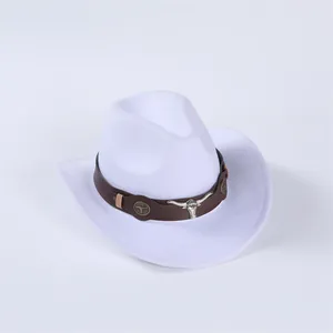 Chapeau de cowboy en feutre de lana blanc avec ornement tête de taureau argenté