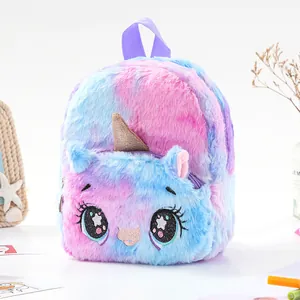 Vista detallada de una mochila de unicornio de felpa suave con piel de colores