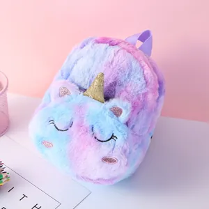 Adorable mochila de unicornio de felpa colorida para niñas con detalle de cuerno de oro