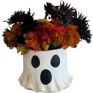Simpatico vaso in ceramica a forma di fantasma con foglie autunnali per Halloween