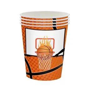 Papierbecher mit Basketball-Thema und lebhaftem orangefarbenem Muster für Sportpartys