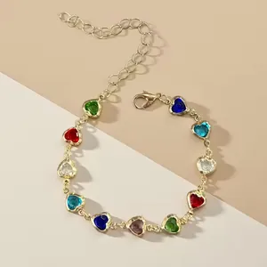 Bracelet élégant plaqué or 18 carats orné de zircons colorés en forme de cœur variés