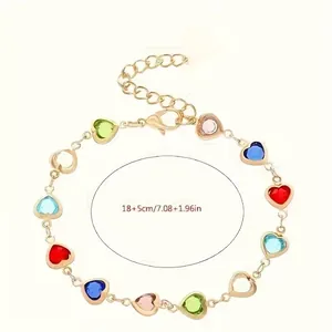 Vue détaillée du bracelet cœur doré avec pierres colorées et ses dimensions