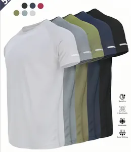 Auswahl an schnelltrocknenden Herren-Sport-T-Shirts in verschiedenen Farben aus atmungsaktivem Stoff
