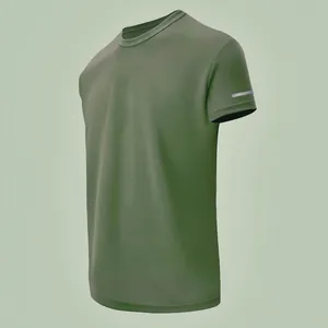 Detaillierte 3D-Ansicht eines olivgrünen, schnelltrocknenden Sport-T-Shirts mit Reflektorstreifen