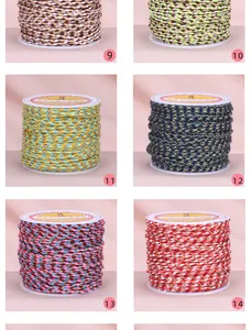 Detailansicht von 4-litzigen Baumwollschnüren mit Goldfaden in verschiedenen Farben für DIY.