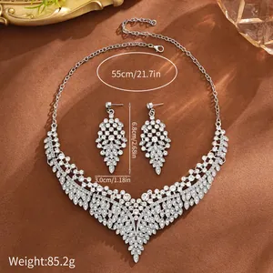Elegante strass collier en oorbellen set met precieze afmetingen en gewichtsdata