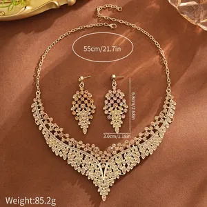 Luxe goudkleurige strass ketting en oorbellen sieradenset voor elegante avondjurken