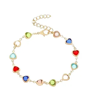 Bracelet élégant plaqué or 18 carats avec de vibrantes pierres de zircon en cœur