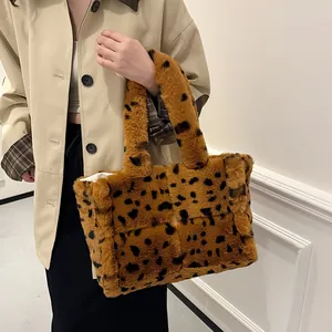 Grande borsa tote in peluche leopardata da donna, borsa a spalla molto soffice