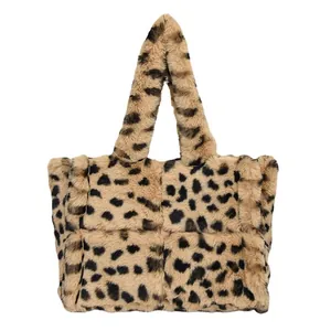 Grande borsa tote in peluche con stampa leopardata da donna, perfetta per l'autunno inverno.