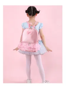 Detailansicht eines rosa Mädchen-Ballettrücksacks mit Rüschen und Schleifendetails.