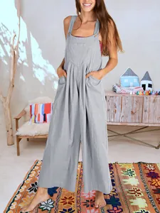 Vista detallada del mono informal de algodón y lino gris con pernera ancha para mujer