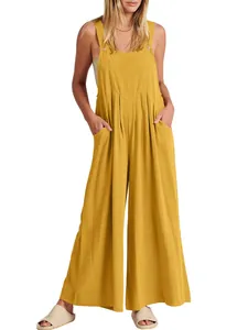 Detalle del peto de algodón y lino amarillo para un look veraniego informal y fresco