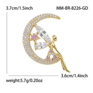 Vista dettagliata della spilla angelo luna in zirconia con dimensioni 3,7x3,6cm e 5,7g