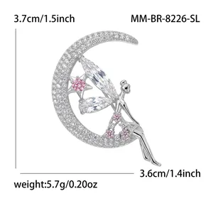 Elegante spilla con fata e luna crescente in argento e zirconi rosa per abiti